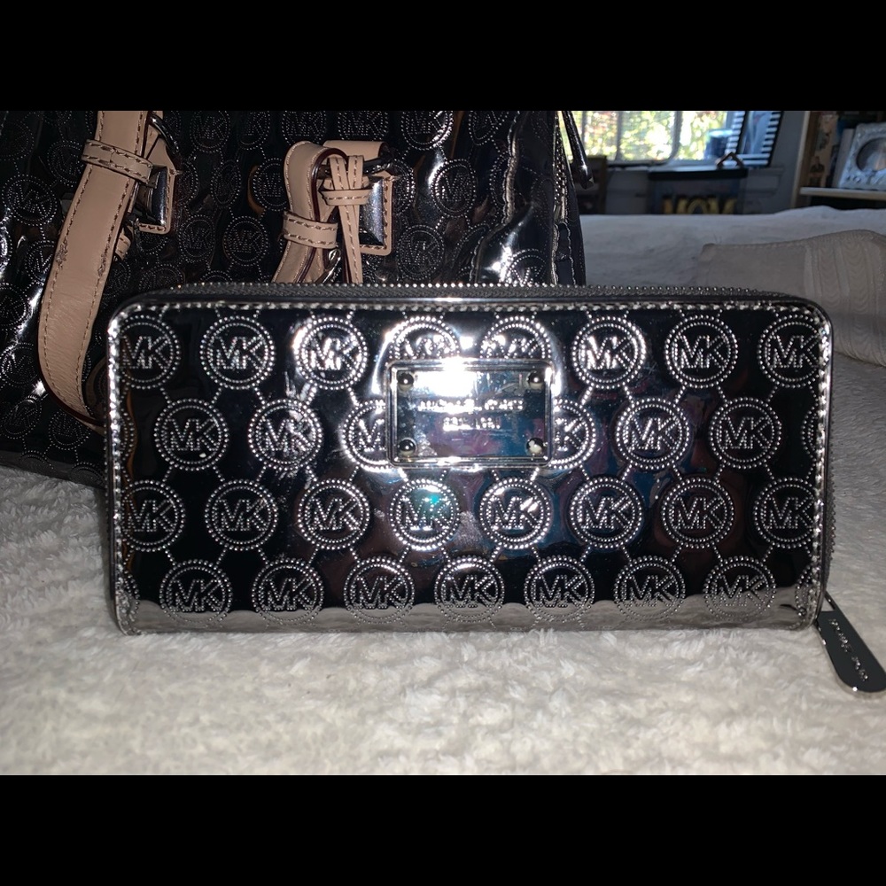 Michael Kors Metallic wallet